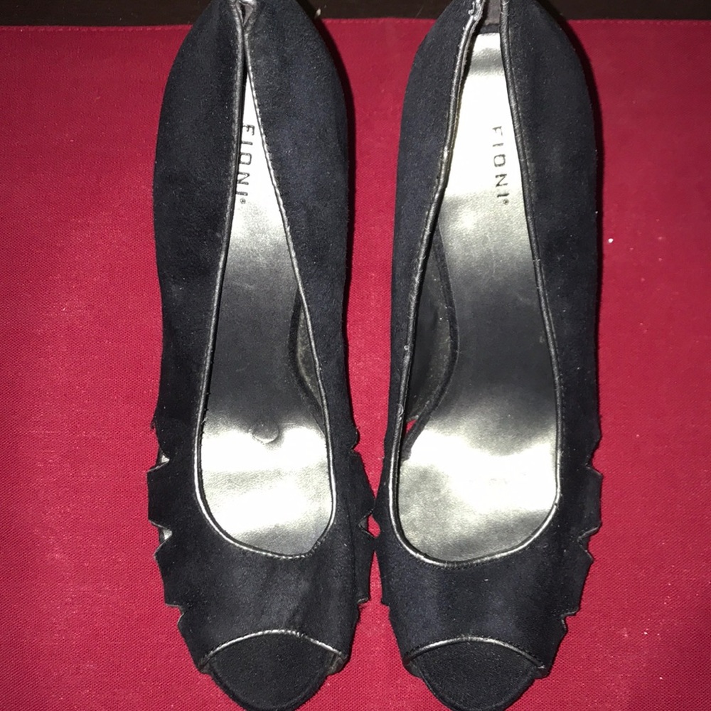 NWOT NWOB Fioni peep toe pumps